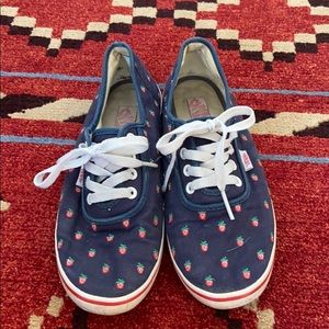 Vans Strawberry pattern women’s size 9